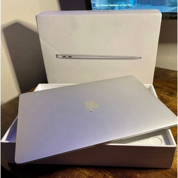 Apple MacBook Air Laptop - Picture 3 of 3